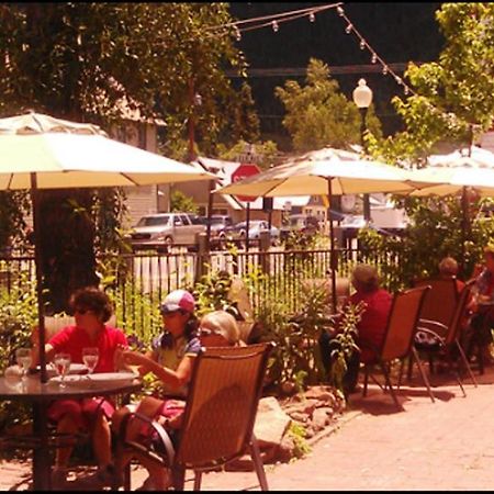 קרסטד באט The Forest Queen Hotel מראה חיצוני תמונה